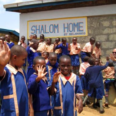 Mitungu-Kenya-Shalom-OVC-Orphans-and-Vulnerable-Children-e-attualmente-ospita-minori-di-eta-compresa-tra-i-4-e-i-14-anni.-2014_large